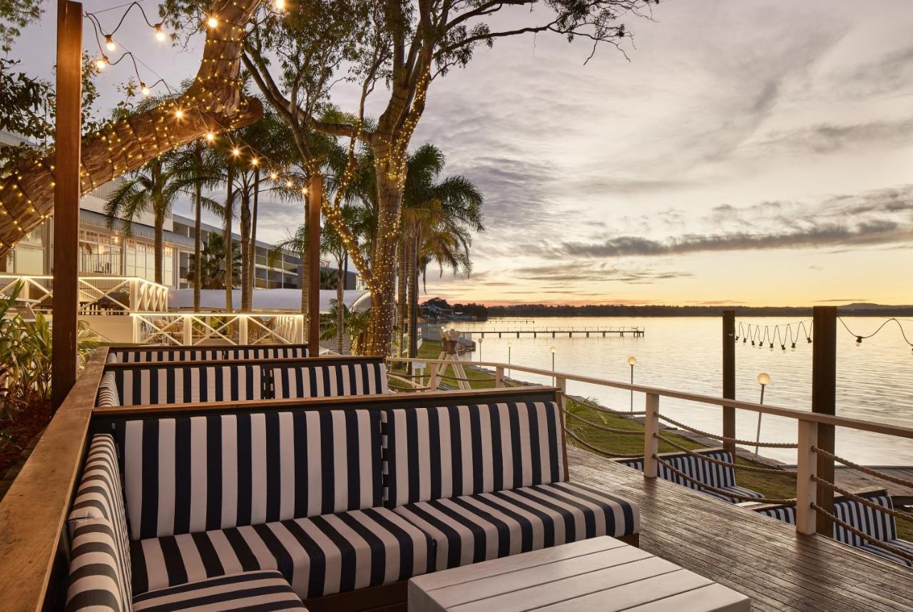 The Beachcomber Hotel & Resort, Ascend Hotel Collection Toukley Εξωτερικό φωτογραφία The Deck at the Bayview Hotel