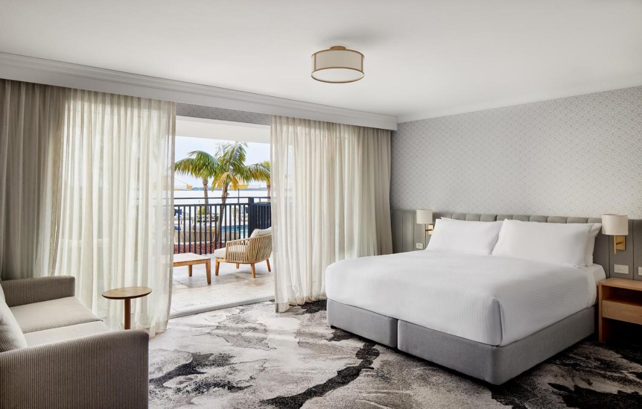 The Beachcomber Hotel & Resort, Ascend Hotel Collection Toukley Εξωτερικό φωτογραφία A guest room at the Hilton San Diego Bayfront