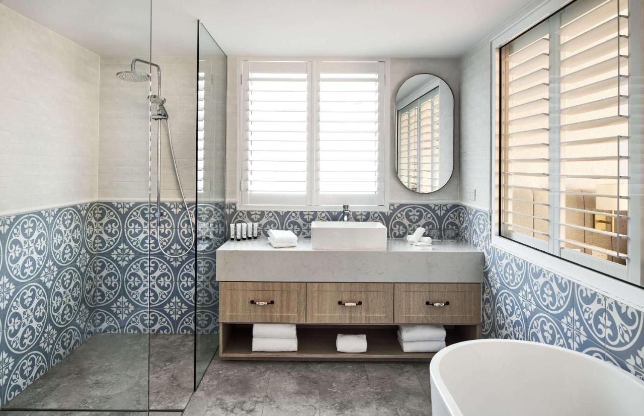 The Beachcomber Hotel & Resort, Ascend Hotel Collection Toukley Εξωτερικό φωτογραφία Bathroom