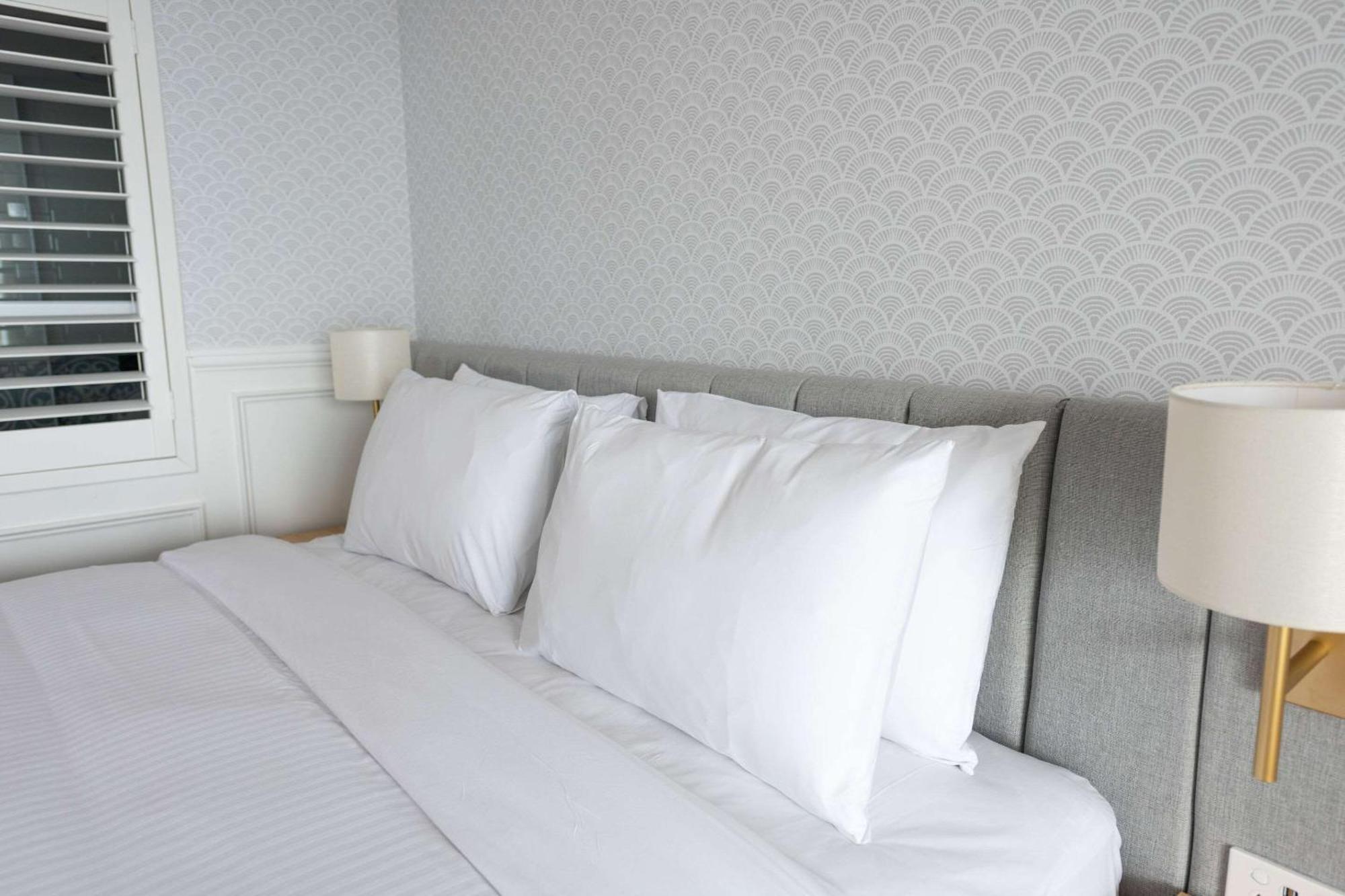The Beachcomber Hotel & Resort, Ascend Hotel Collection Toukley Εξωτερικό φωτογραφία Pillows on a bed
