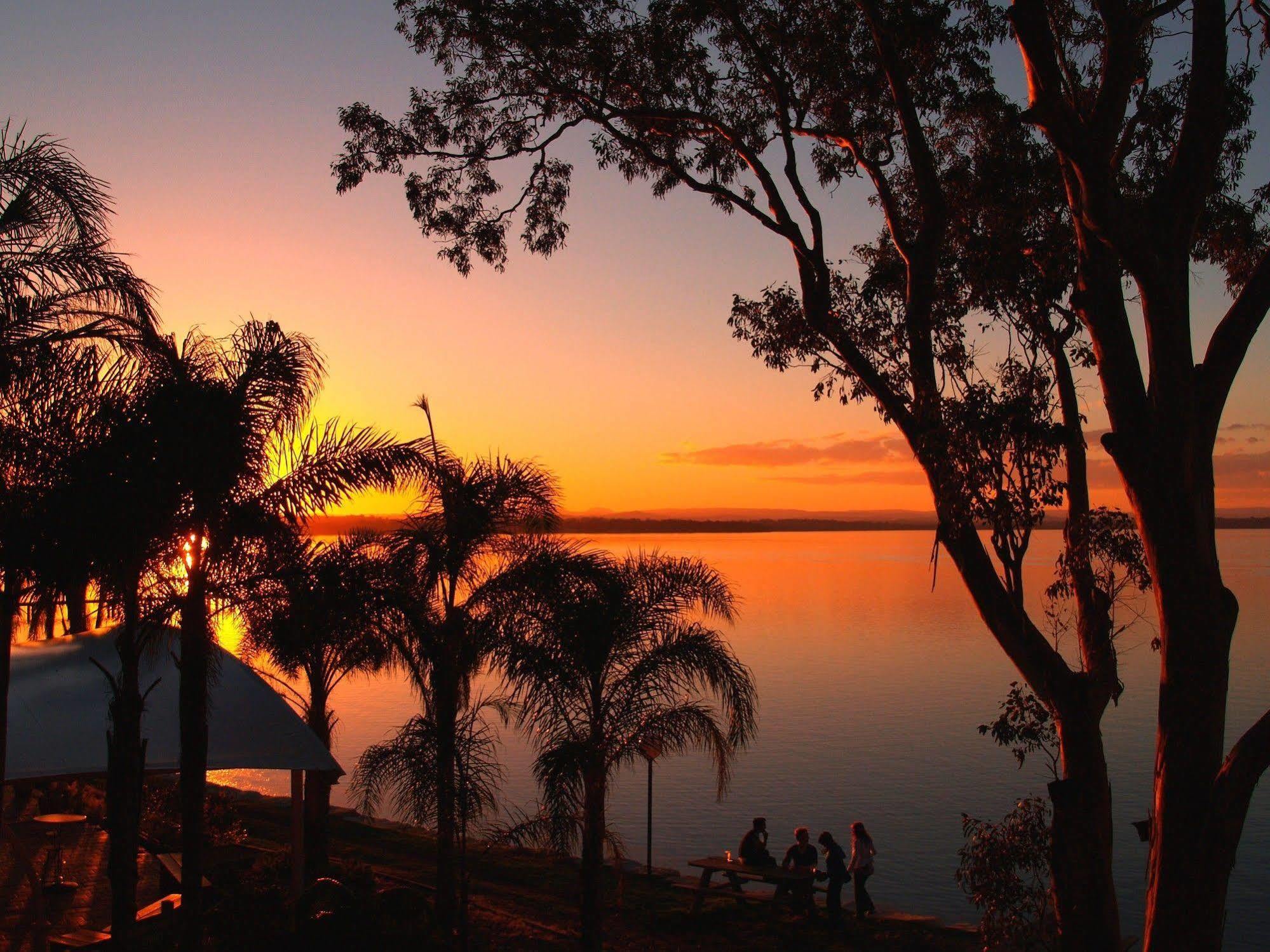The Beachcomber Hotel & Resort, Ascend Hotel Collection Toukley Εξωτερικό φωτογραφία Sunset at Lake Murray